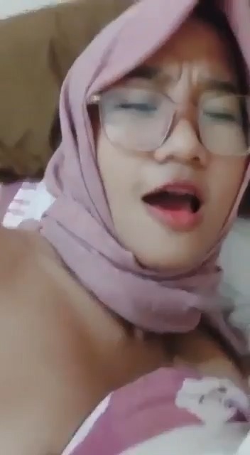 Cewek Jilbab Sange Sendiri Mendesah Pamer Meki