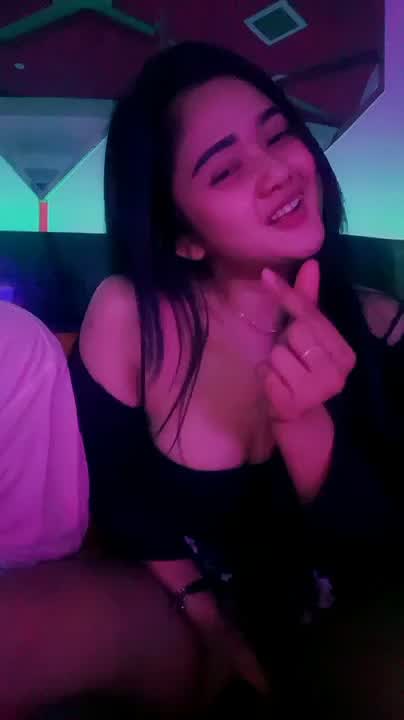 Grepe Meki PK Cantik Di Karaoke Room