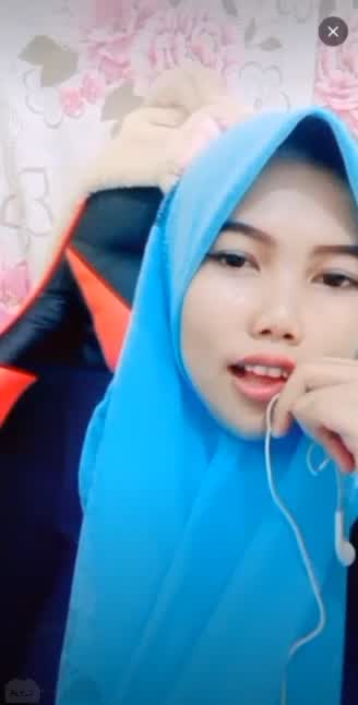 Jilbab Biru Omek Live Buka Baju