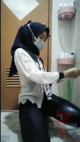 Mbak Hijab Ini Binal Banget Umbar Jembut