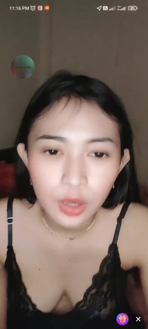 Meisha Cantik Belahan Dada Berkeringat Mangolive