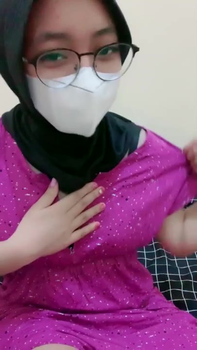 Mimin Jilbab Show Belahan Dan Paha Mulus