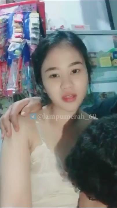 Penjaga Warung Cantik Di Grepe Nenennya