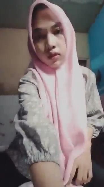 Yani Gadis Jilbab Cantik Colmek Sampe Basah