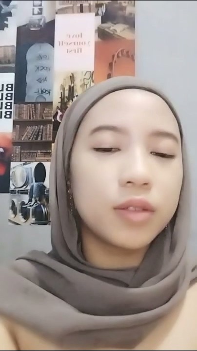 Yunita Jilbab Coklat Omek Ngangkang